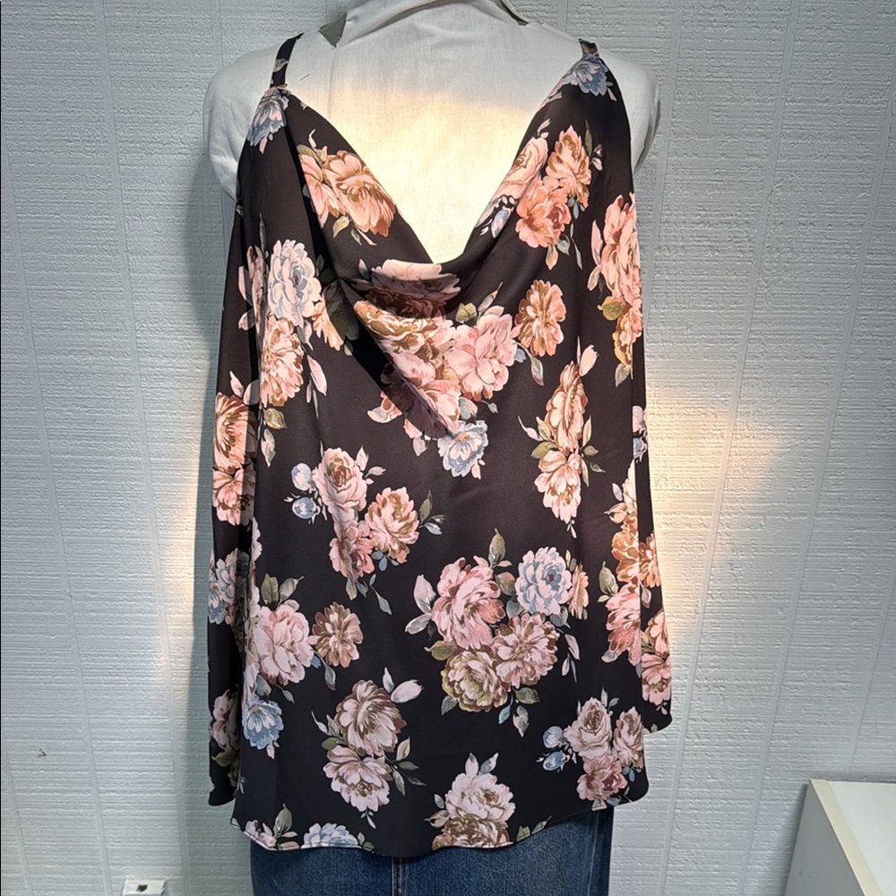 NWT- Torrid Floral Black and Pink Women's Top Sz 3